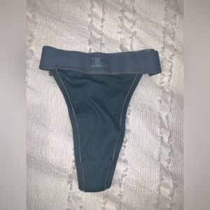 SKIMS blue thong never worn no tags
